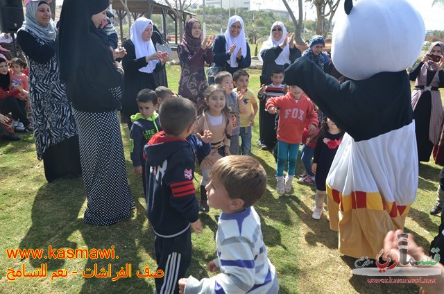 فيديو: صف الفراشات يطير كالفراشات في احضان منتزه عبد الكريم قاسم 